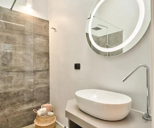 Acadamis Apartament *
